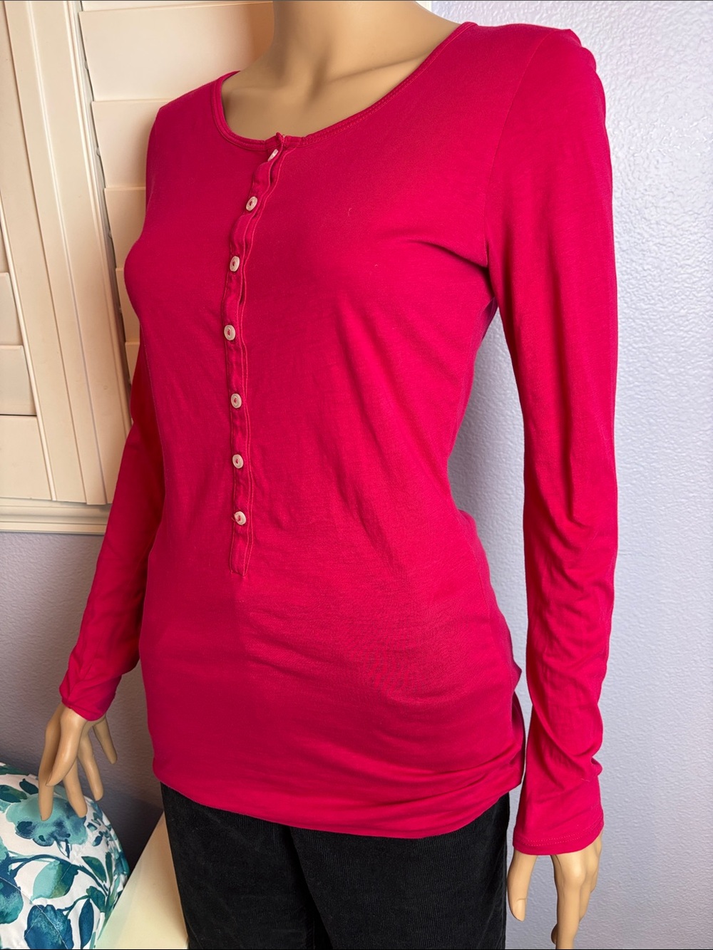 VintageVictoria Secrets MODA International Henley long sleeve tee in fuchsia